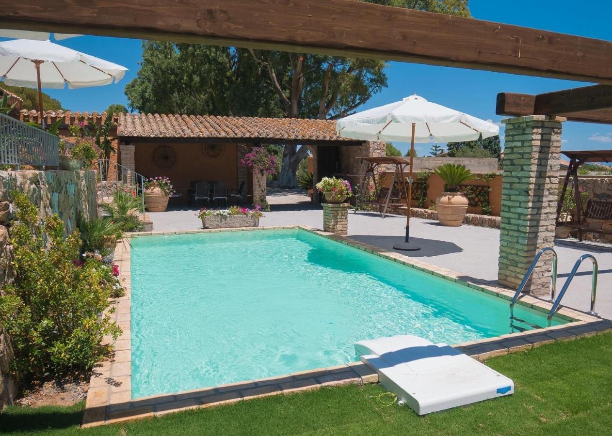 Antico Casale Del Poggio Hotel Капотера Екстериор снимка