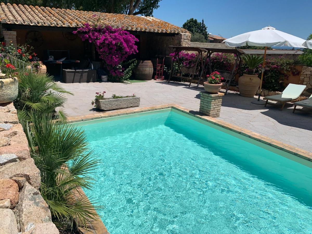 Antico Casale Del Poggio Hotel Капотера Екстериор снимка