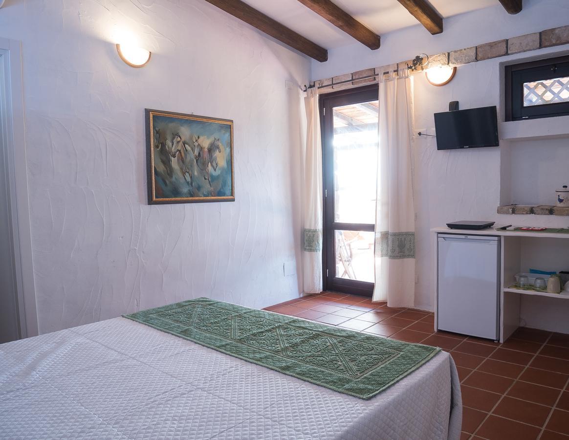 Antico Casale Del Poggio Hotel Капотера Екстериор снимка